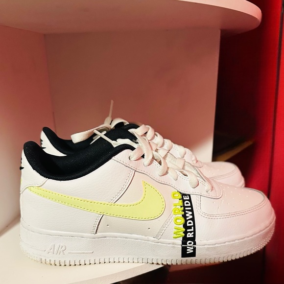 Nike Air Force 1 Low - Picture 1 of 3